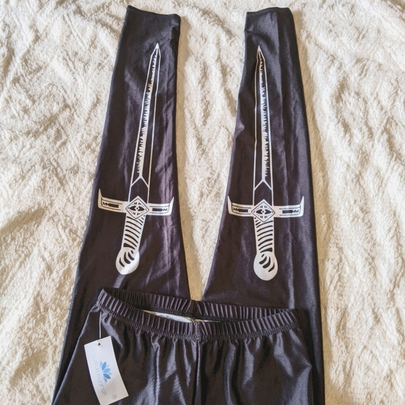 NWT Sword Leggings - Picture 1 of 2